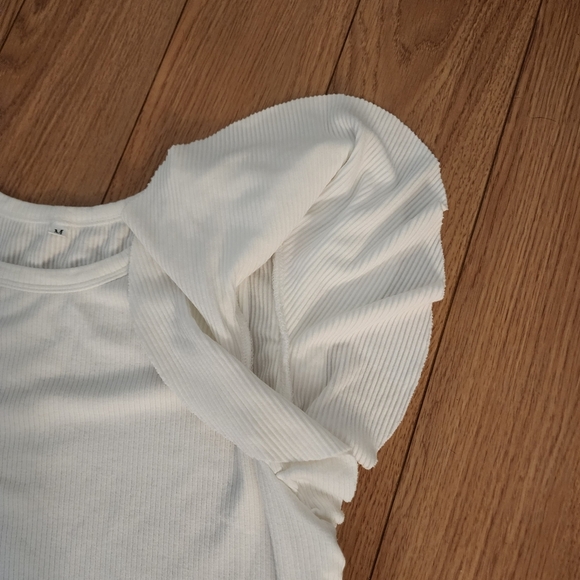 Ruffle Sleeve Bodysuit-M - Picture 4 of 10